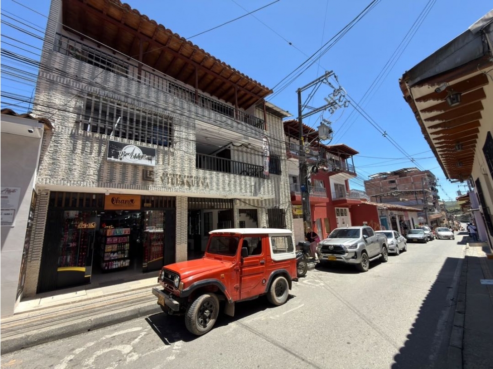 Se vende tercer piso con terraza a una cuadra del parque de El Carmen - 1