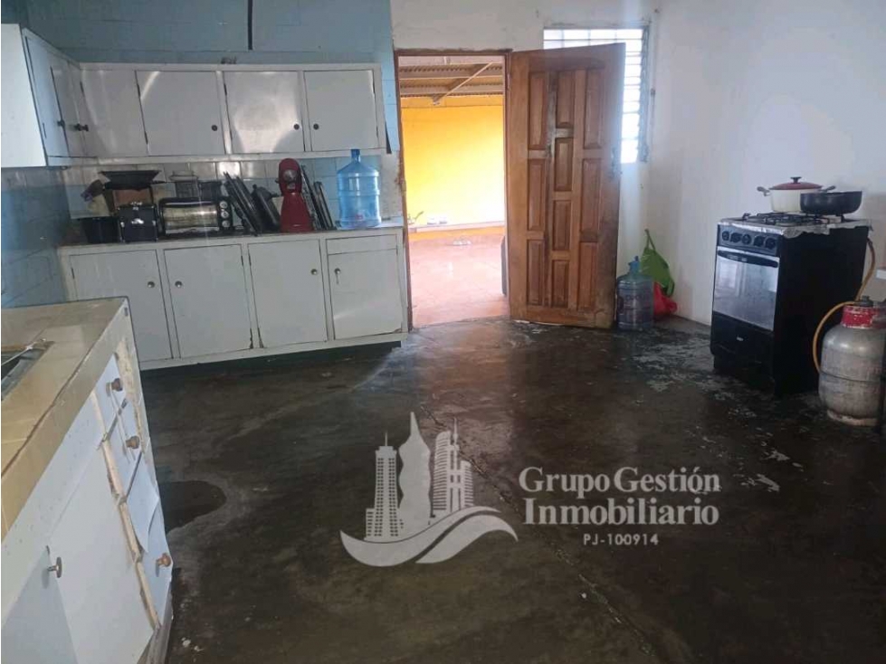 SE VENDE, TERRENO CON CASA Y CABAÑITA. 750 mt2 - 5