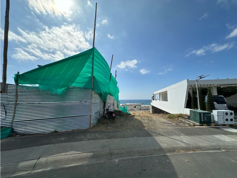 SE VENDE TERRENO DE 517 M2 en URBANIZACIÓN MARINA BLUE, MANTA - 1