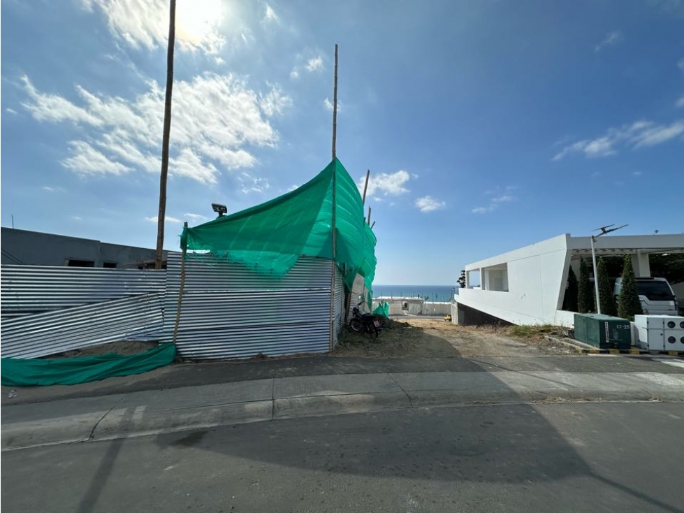 SE VENDE TERRENO DE 517 M2 en URBANIZACIÓN MARINA BLUE, MANTA - 2