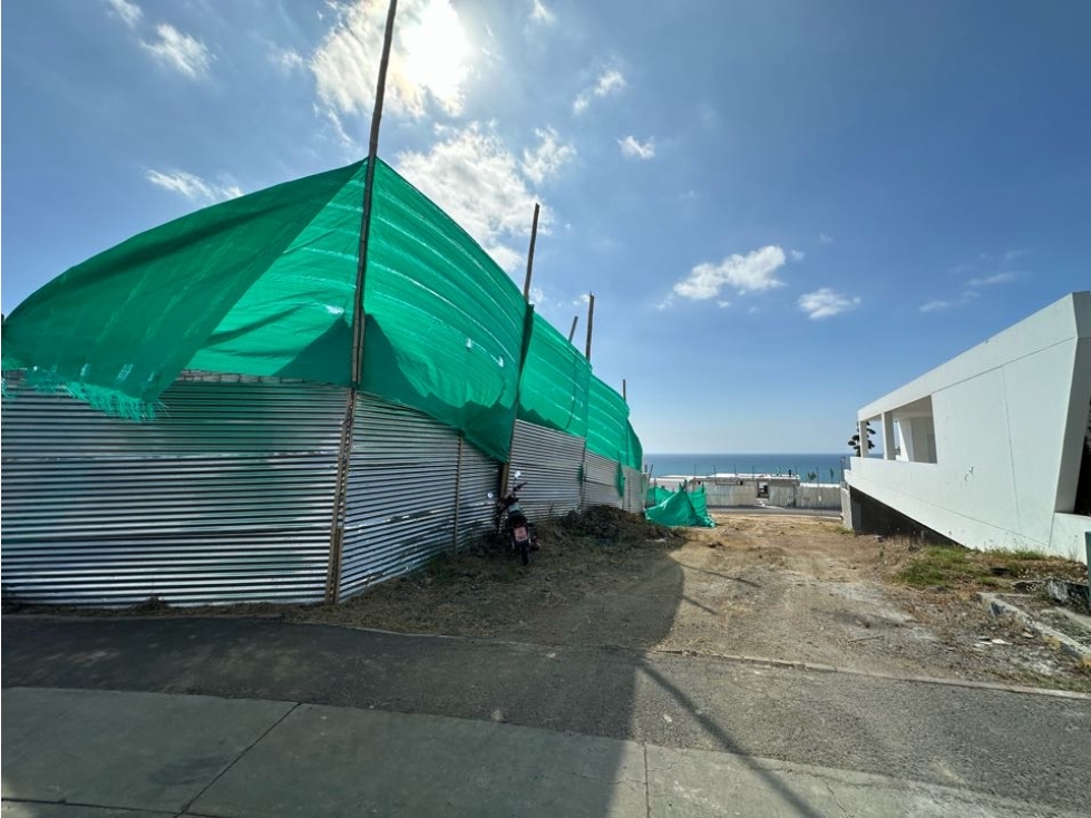 SE VENDE TERRENO DE 517 M2 en URBANIZACIÓN MARINA BLUE, MANTA - 4