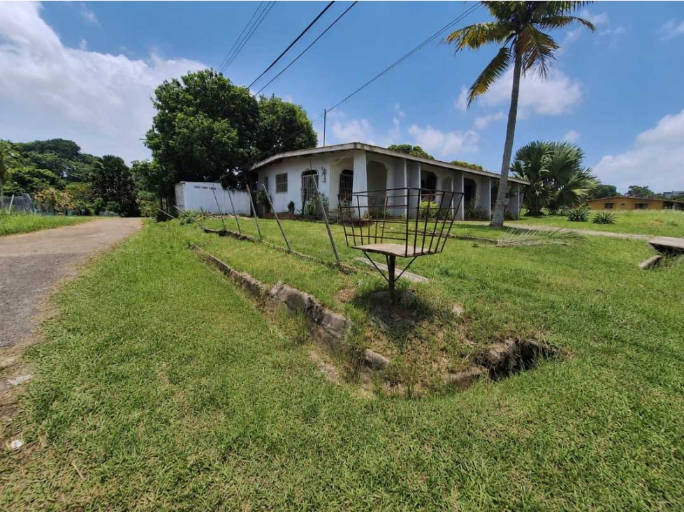 Se vende terreno de 700m2 con casa construida en La Chorrera (DR)