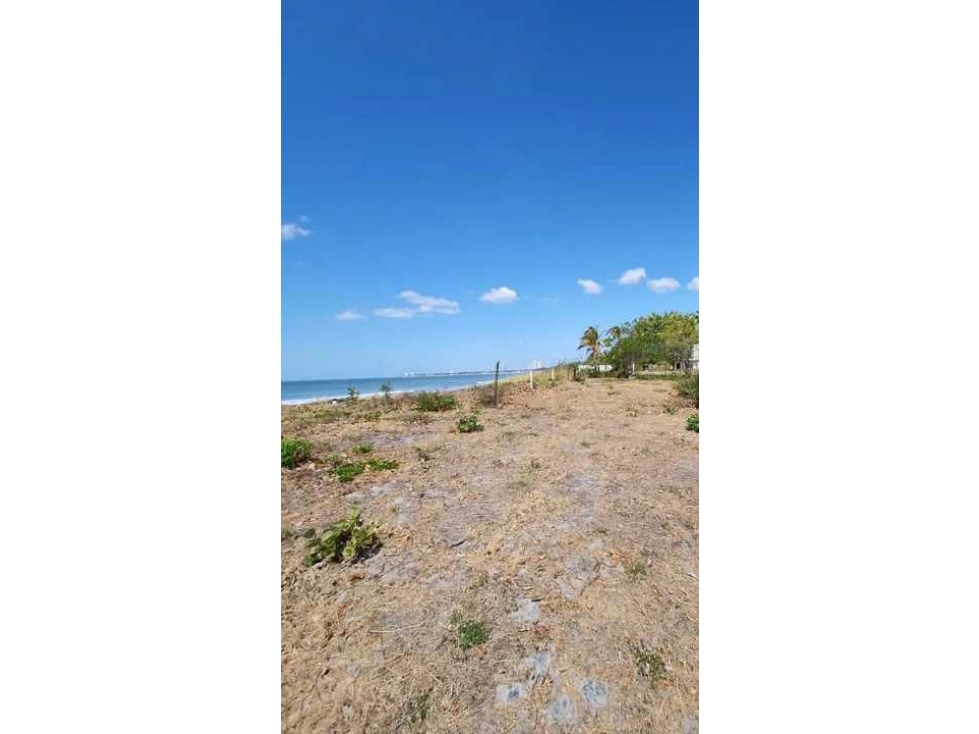 Se vende Terreno en frente a la Playa Malibu de 1,300 mts $350K - 1
