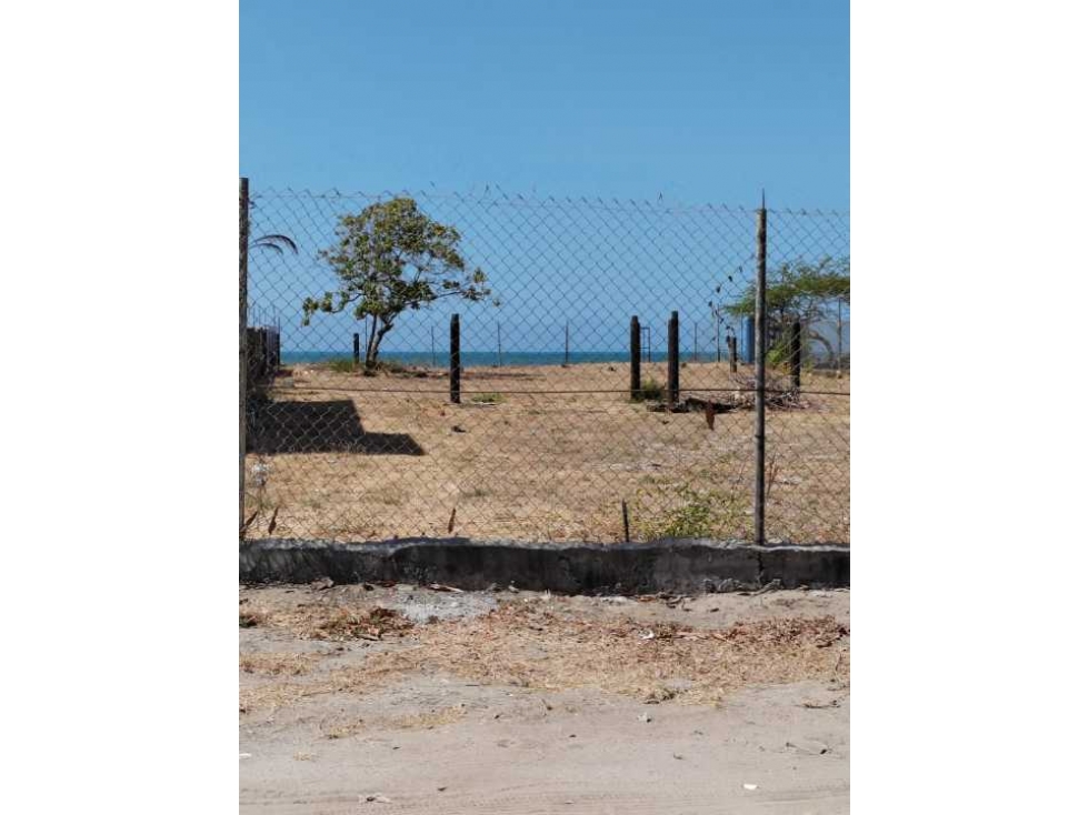 Se vende Terreno en frente a la Playa Malibu de 1,300 mts $350K - 5