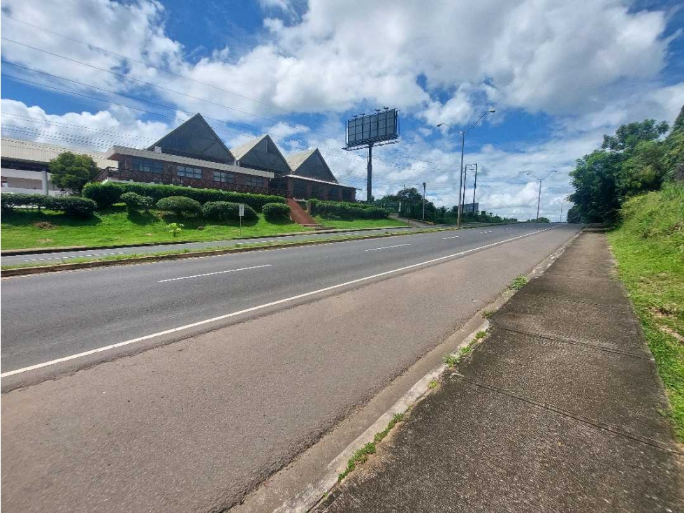 Se vende terreno en zona comercial Chitre. - 3