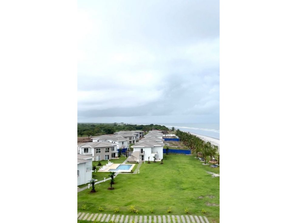 Se Vende TOWN HOME , en frente de Playa Caracol - 3
