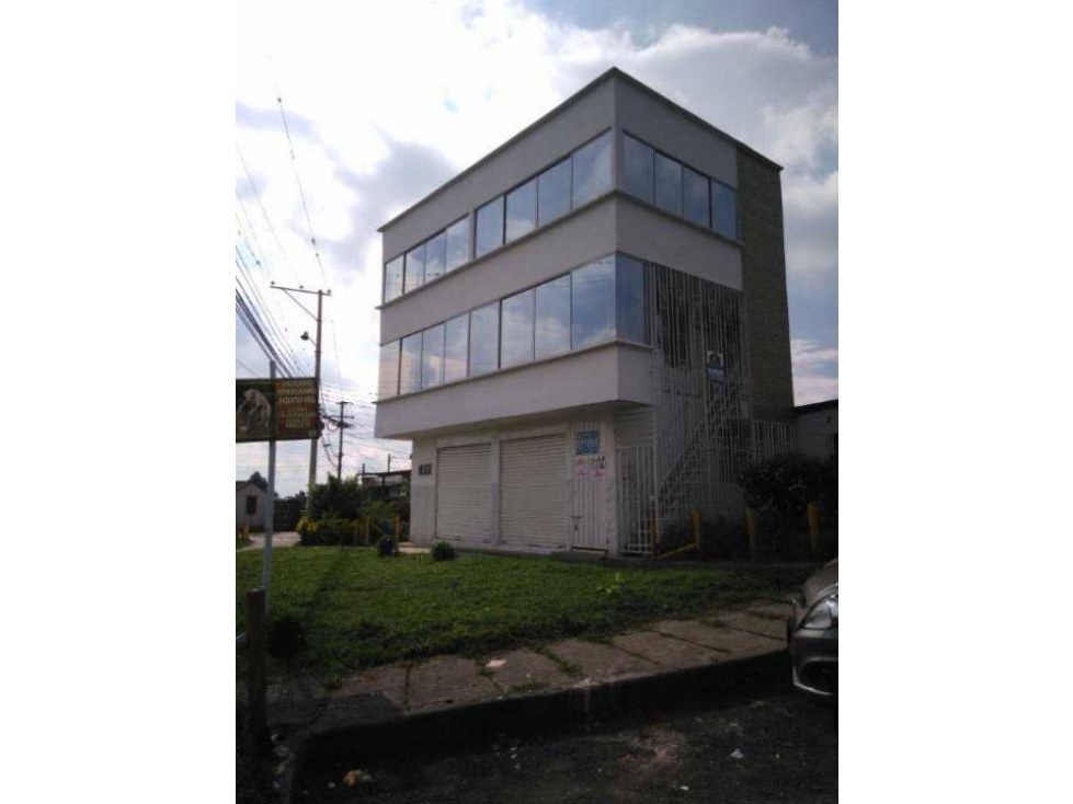 SE VENDE LOCAL CON DOS APARTAMENTOS EN CALARCA QUINDIO. - 1
