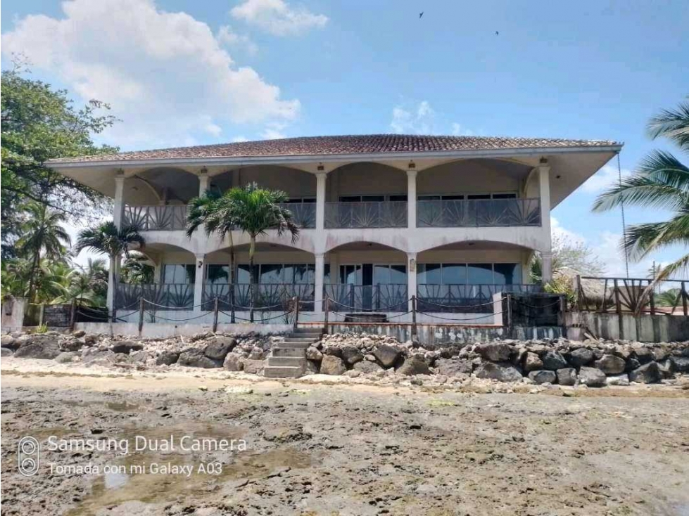 SE VENDE VILLA DE LUJO CON 4 REC.FRENTE AL MAR EN MARIA CHIQUITA - 2