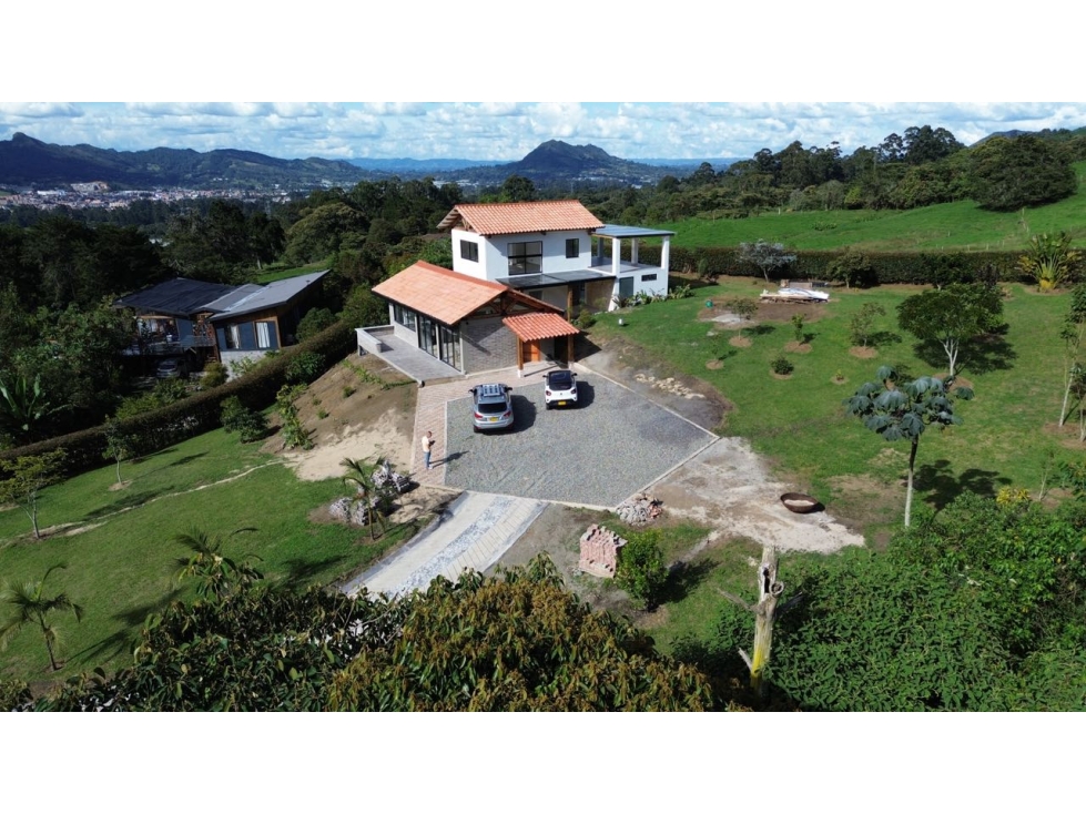 SE VENDE Y PERMUTA CASA CAMPESTRE EN LA CEJA PARCELACION CERRADA