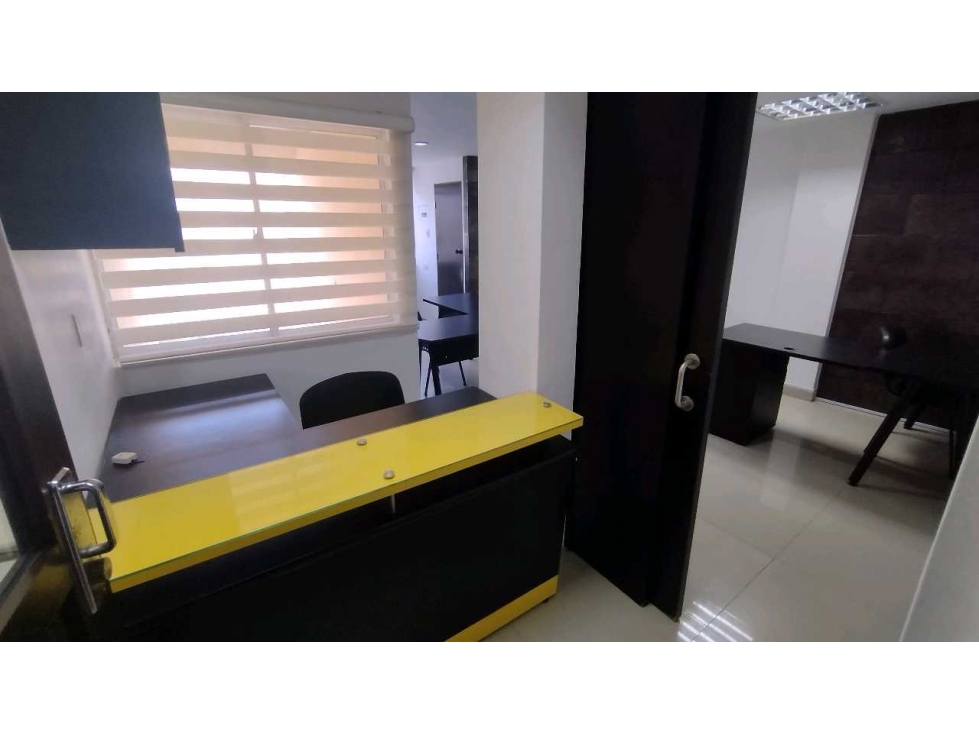 SE VENDE Y SE ARRIENDA OFICINA EN EL CENTRO - 2
