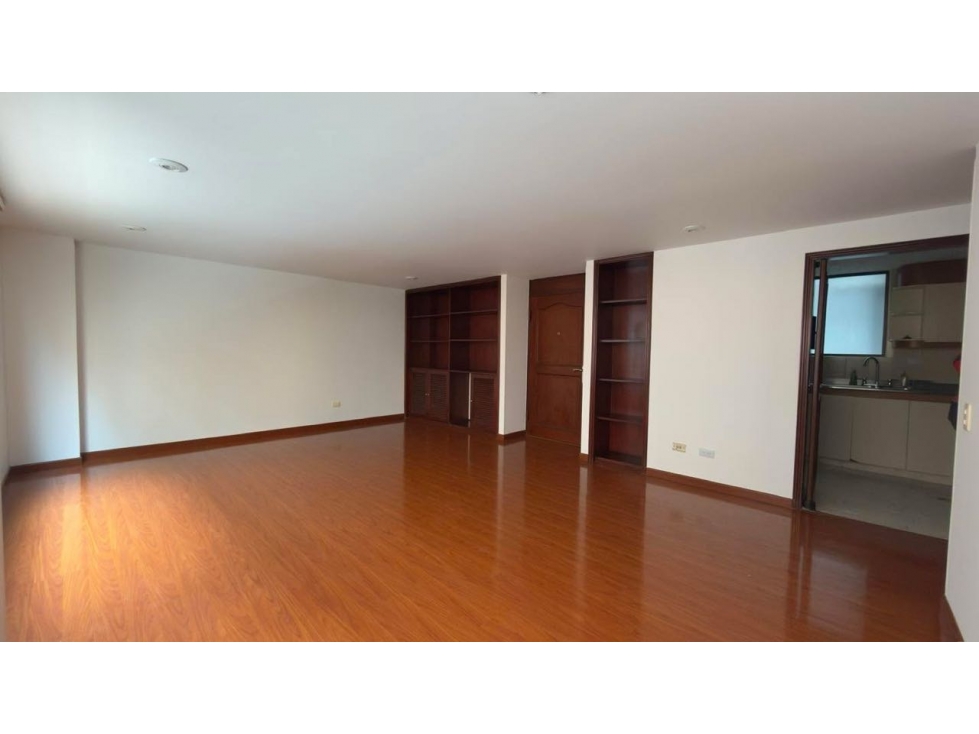 SE VENDE Y/O ARRIENDA APARTAMENTO EN LA CAROLINA 86 mts