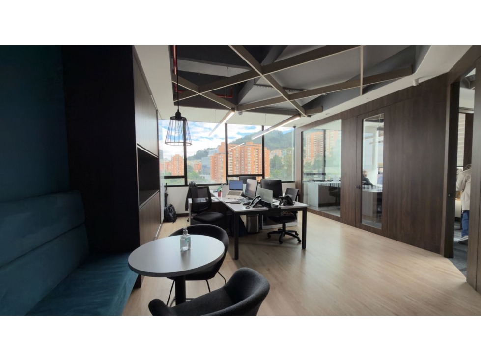 SE VENDE Y/O ARRIENDA OFICINA EN SANTA BARBARA ( 126 con 7)50 mts - 2