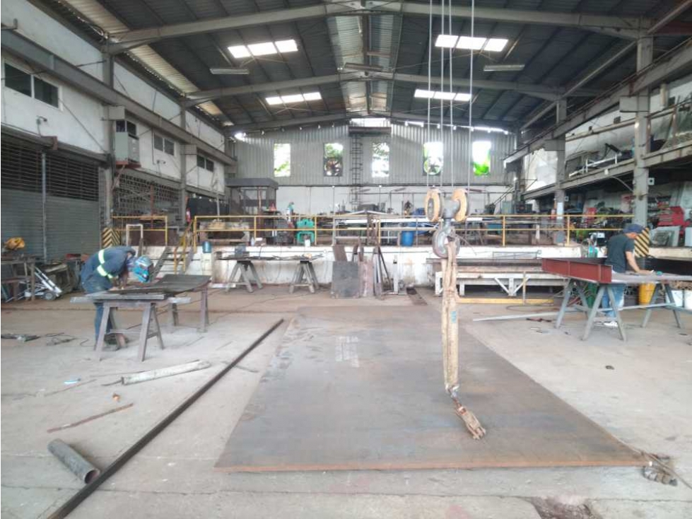 Se Vende/Alquila Galera Industrial en Pedregal de 1200m2 - 2