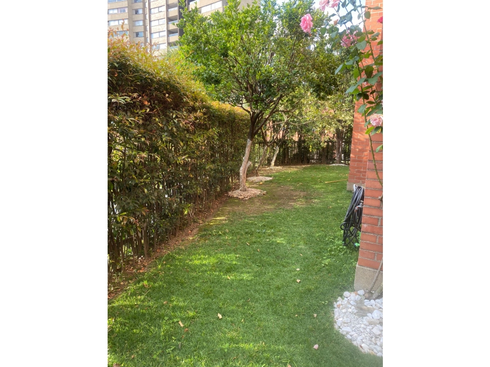 SE VENDE.CASA EN ENVÍGADO LOMA BENEDICTINOS. CERCA AL MALL SAN LUCAS — foto 3