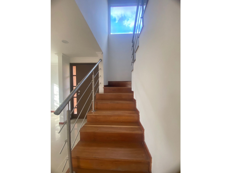 SE VENDE.CASA EN ENVÍGADO LOMA BENEDICTINOS. CERCA AL MALL SAN LUCAS — foto 6