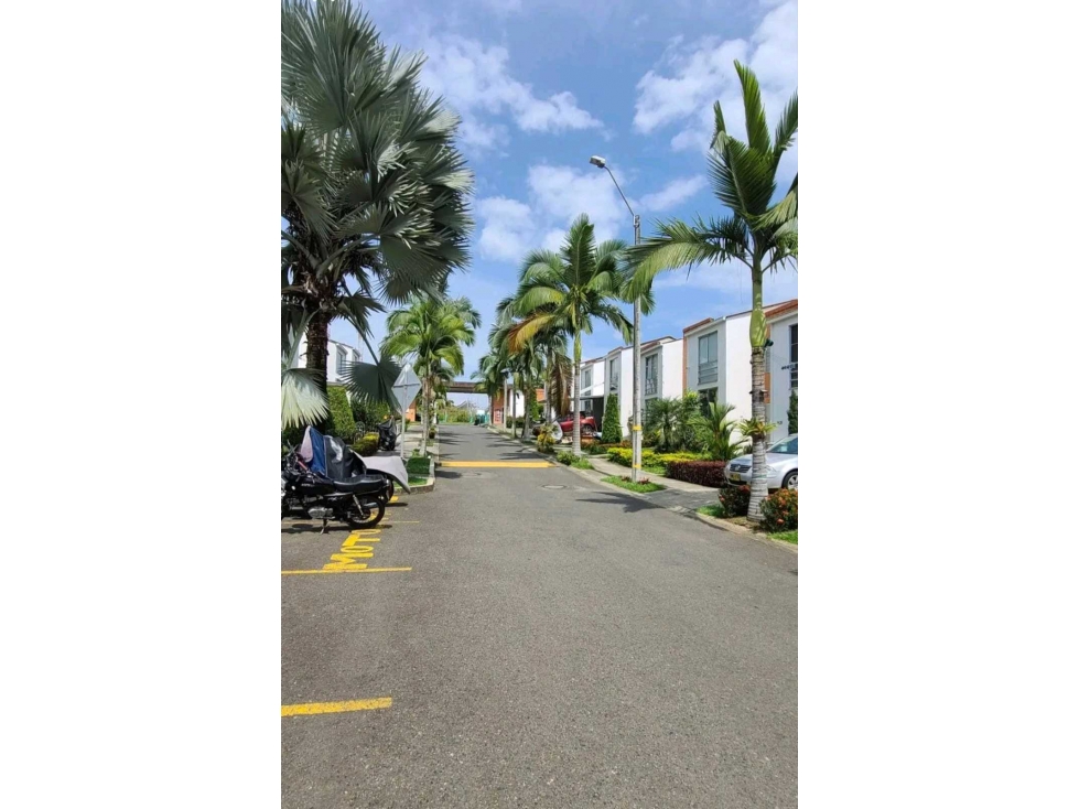 Se Vende Casa En Residencial Galicia Del Parque En Cerritos — foto 4