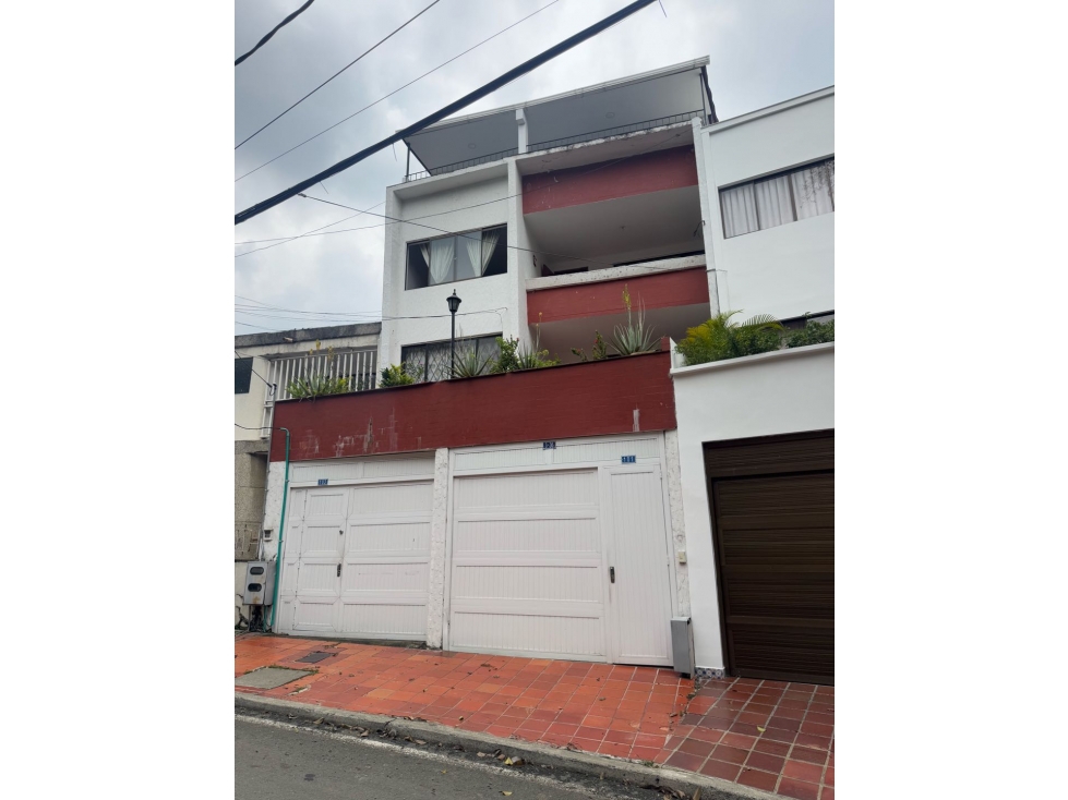 SE VENDEN 2 APARTAMENTOS EN EDIFICIO BIFAMILIAR SANTARITA CALI