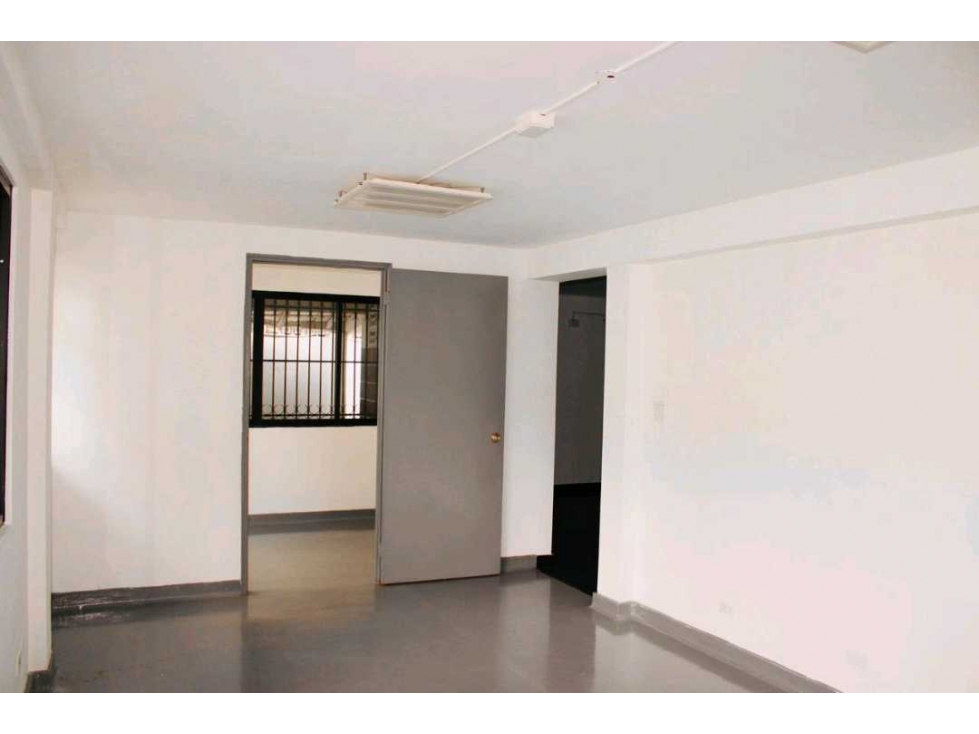 SE VENDEN O SE ALQUILA CASA COMERCIAL - 4