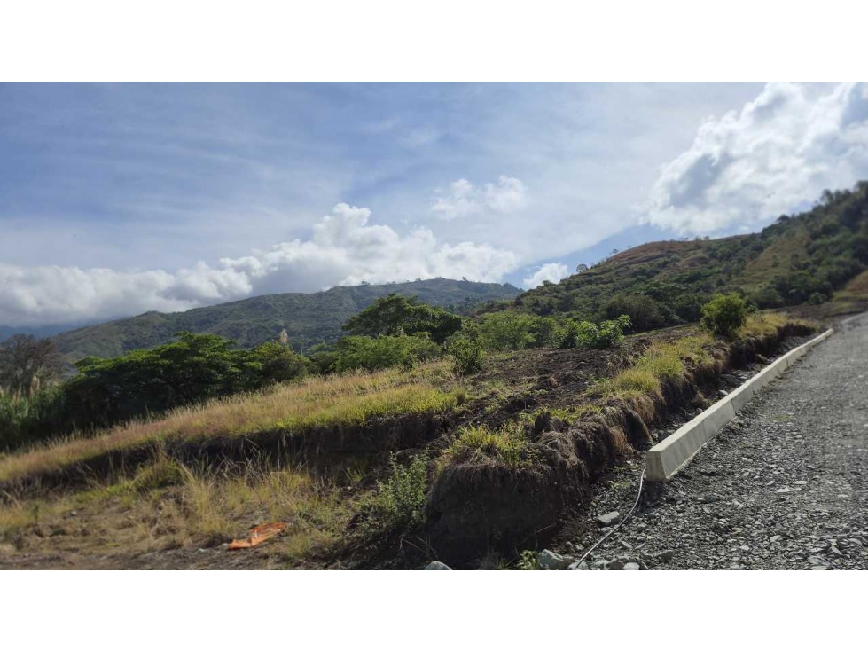 SE VENDEN LOTES CAMPESTRES EN CONDOMINIO GINEBRA - 5