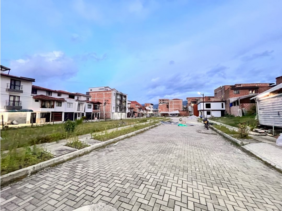 SE VENDEN LOTES URBANOS UNIFAMILIARES CON EXCELENTE UBICACIÓN ~ CARMEN — foto 2