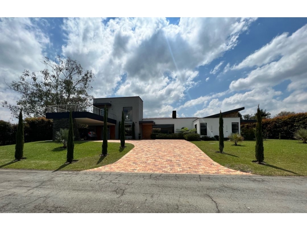 SE VENDE CASA EN LLANOGRANDE EN PARCELACION