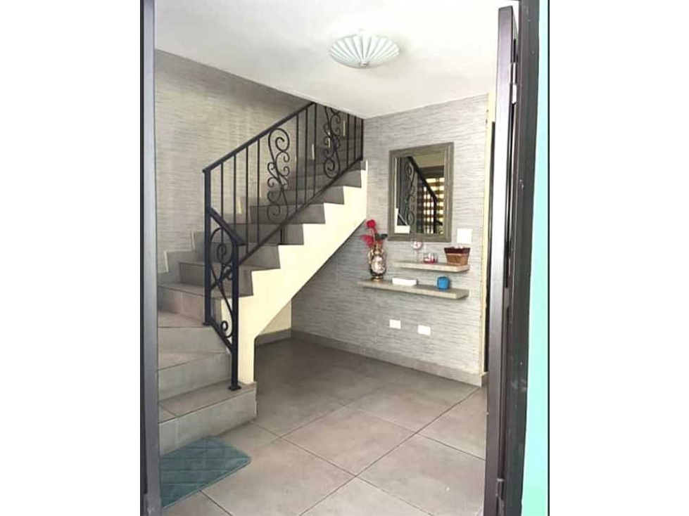 Sea Confiable Vende Hermosa casa en Condado del Rey — foto 6