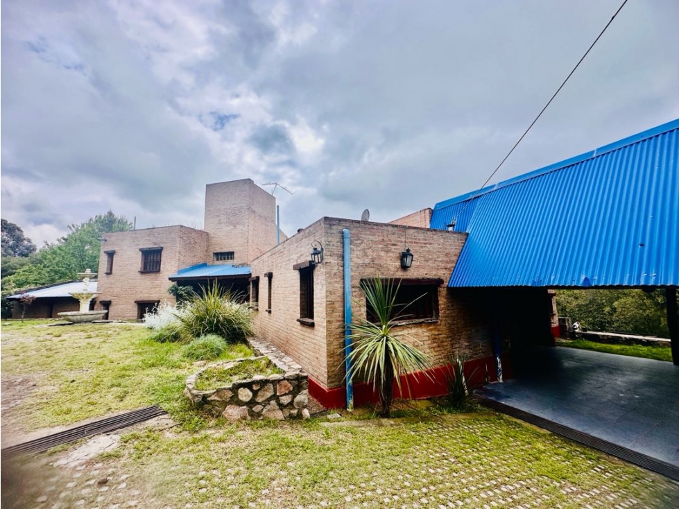 Se.alquila.imponente.casa.en. Rio Ceballos a metros de E 53