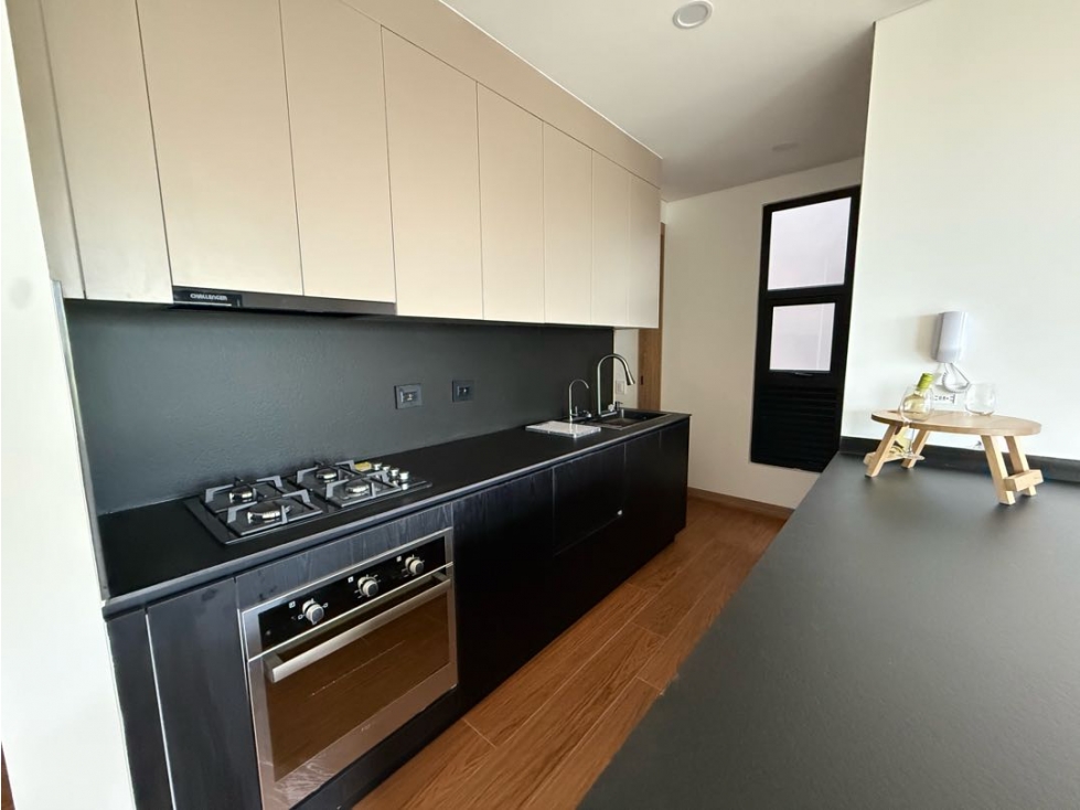 SE ARRIENDA APARTAMENTO EN LA AVENIDA CENTENARIO