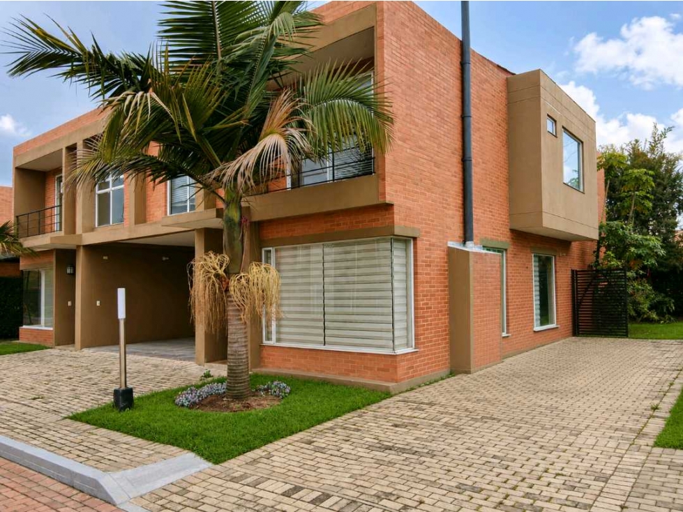 SEARRIENDA LINDA CASA EN CAJICA