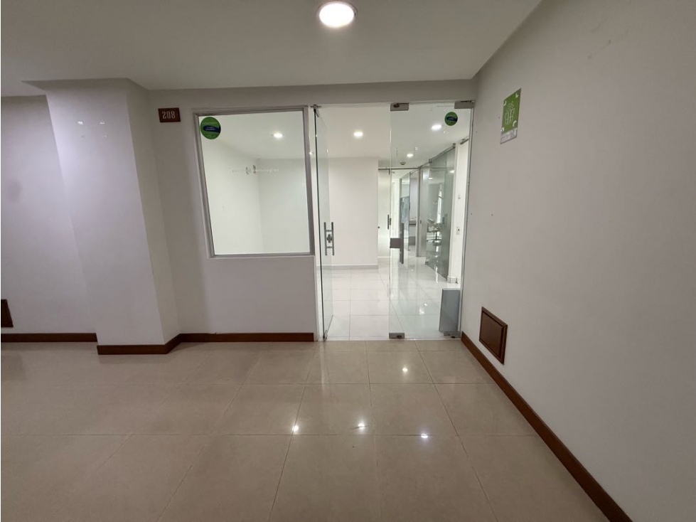 SE ARRIENDA AMPLIO CONSULTORIO EN LA ZONA DE LAS CLINICAS — foto 4