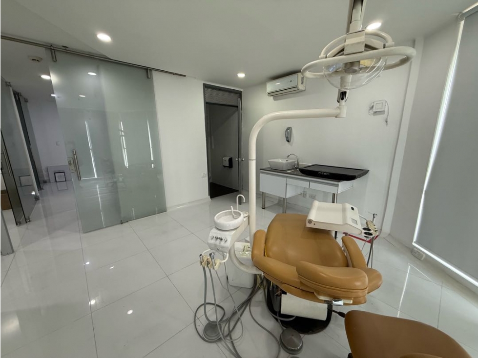 SE ARRIENDA AMPLIO CONSULTORIO EN LA ZONA DE LAS CLINICAS — foto 3