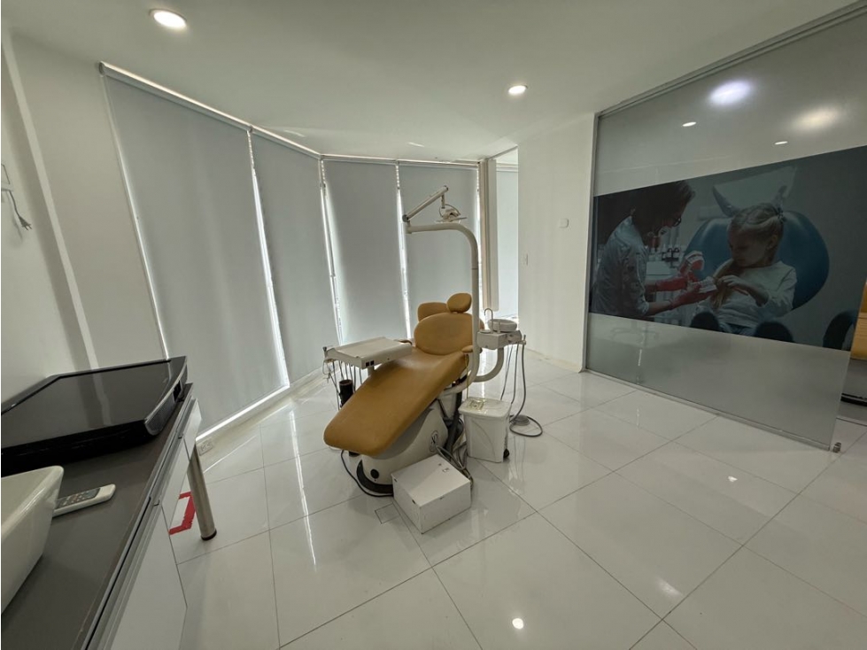 SE ARRIENDA AMPLIO CONSULTORIO EN LA ZONA DE LAS CLINICAS — foto 6