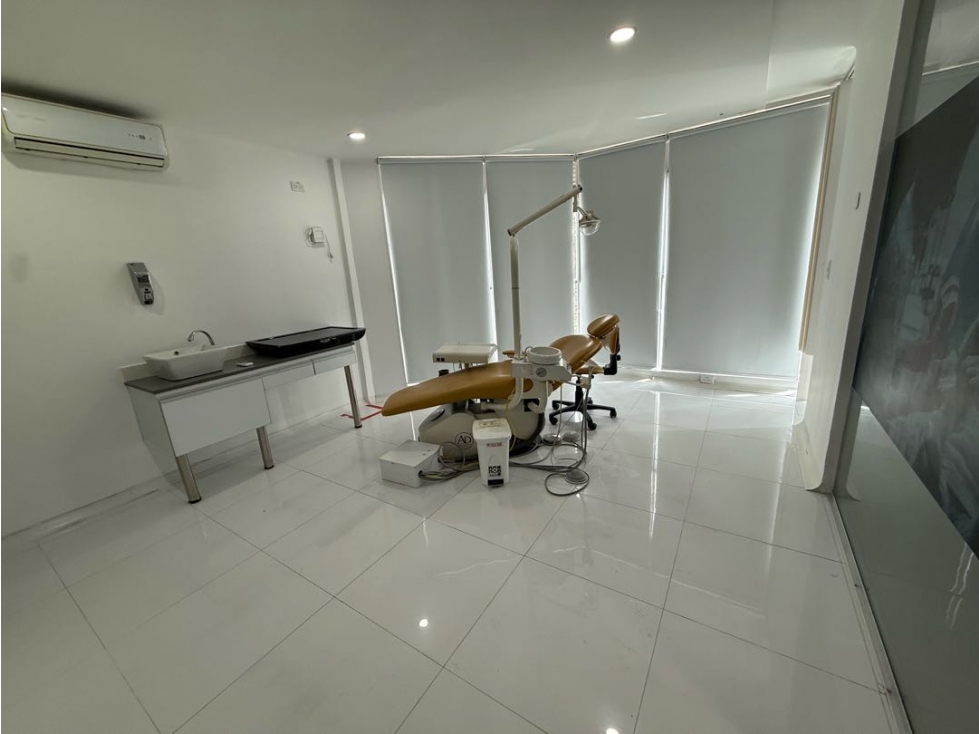 SE ARRIENDA AMPLIO CONSULTORIO EN LA ZONA DE LAS CLINICAS