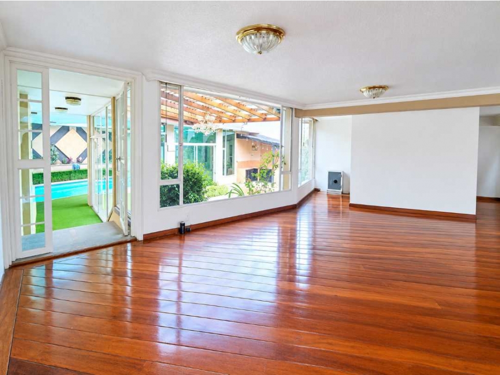 Sector Jipijapa, Casa en Renta, 450m2, 3 habitaciones, 4 parqueaderos — foto 2