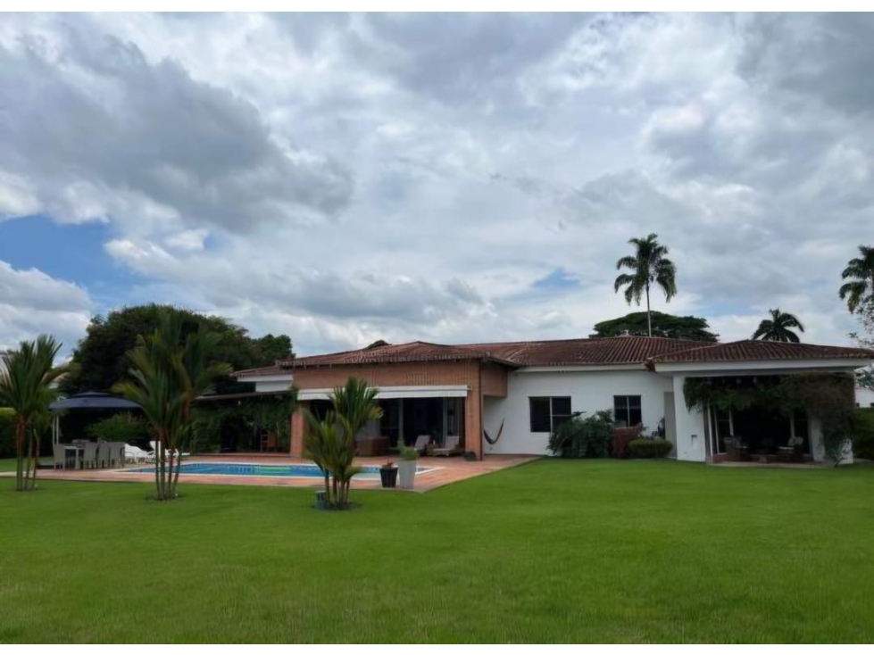 SE VENDE CASA CAMPESTRE CERCA AL AEROPUERTO