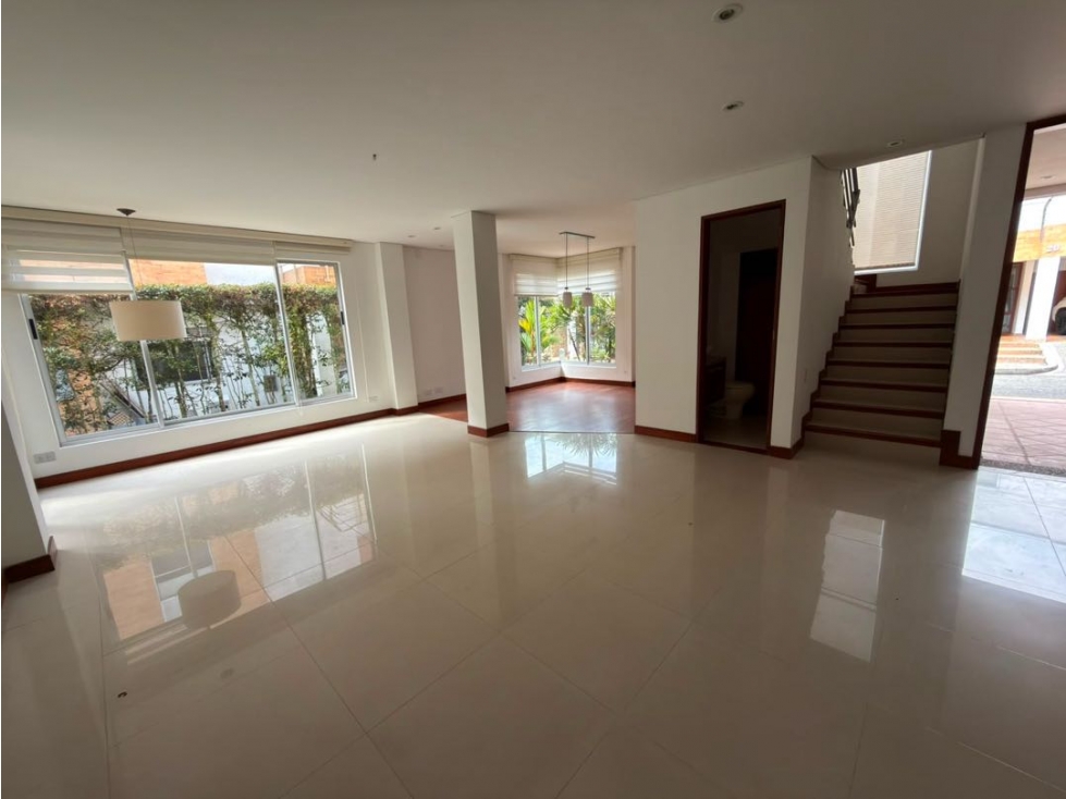 SE VENDE CASA EN EL BARRIO LA CASTELLANA EN CONJUNTO CERRADO