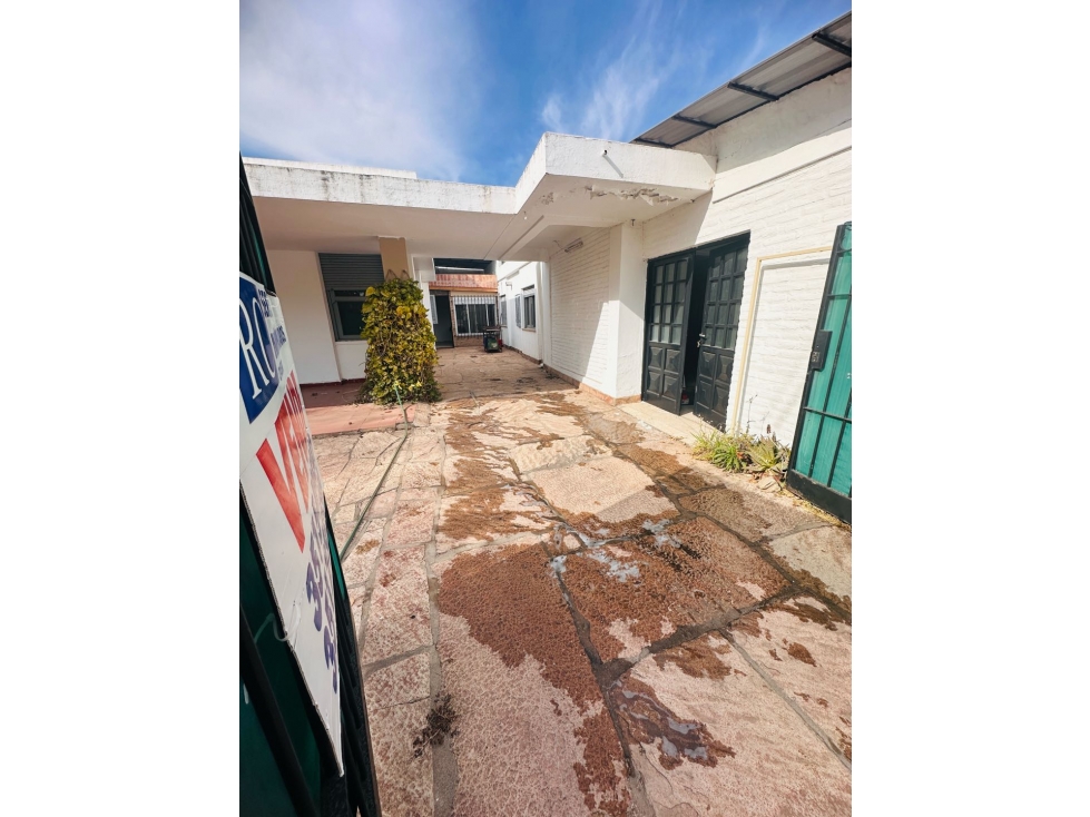 Se vende casa + depto a 200 MTS de la mujer urbana - 2