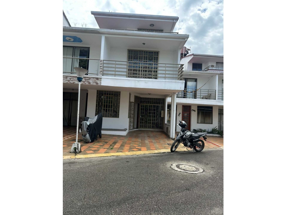 SIR CASA EN VENTA EN CONJUNTO CERRADO ANILLO VIAL VILLAVICENCIO