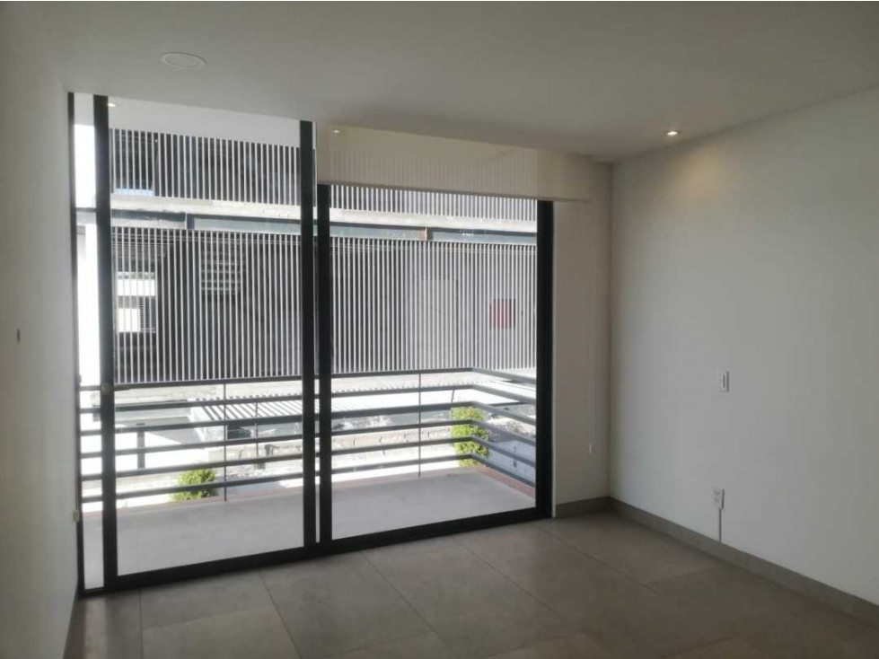 SUITE EN RENTA, SECTOR TUMBACO, CON 60m2, Y BALCON