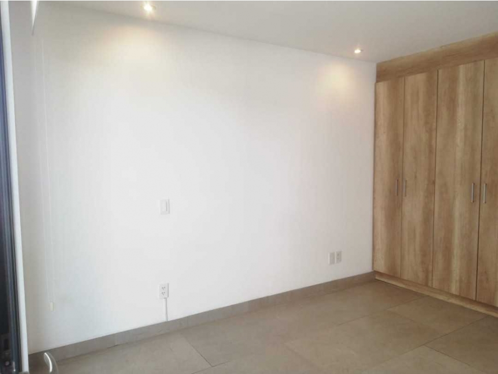 SUITE EN RENTA, SECTOR TUMBACO, CON 60m2, Y BALCON — foto 3