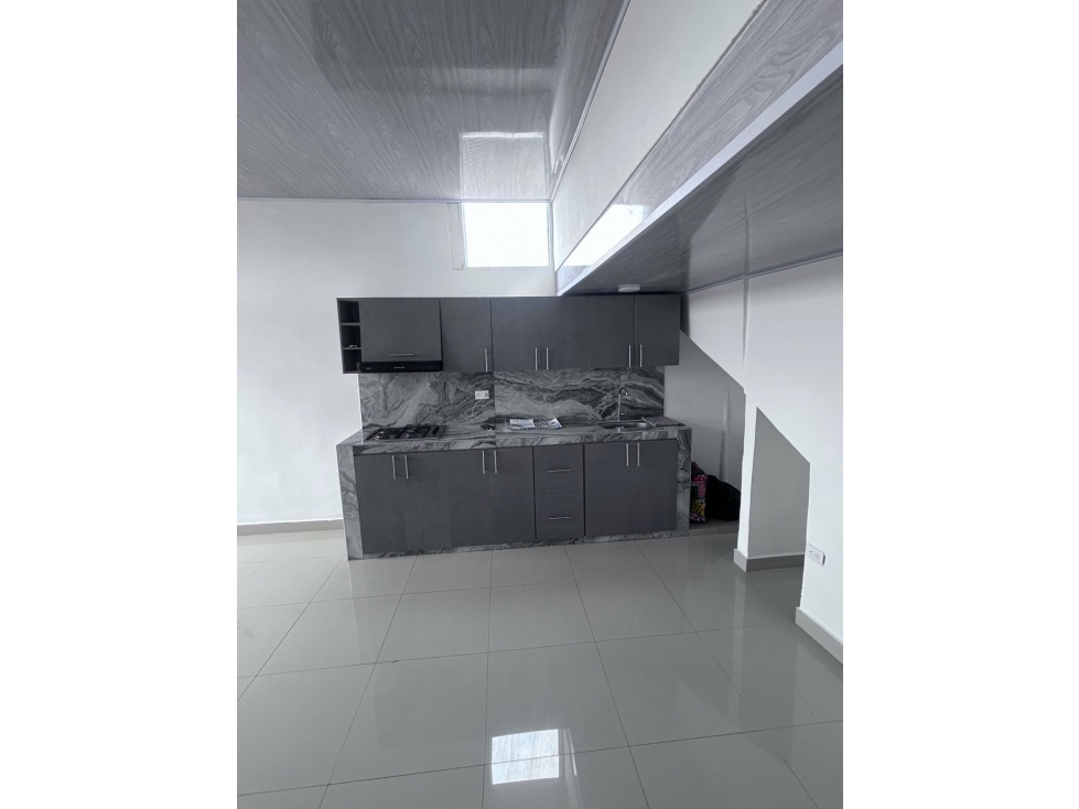 TERCER PISO EN ALQUILER BARRIO CEREZOS DE LA ITALIA — foto 3