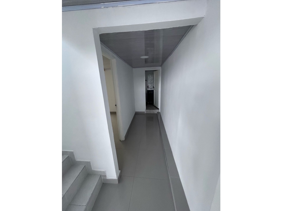 TERCER PISO EN ALQUILER BARRIO CEREZOS DE LA ITALIA — foto 4
