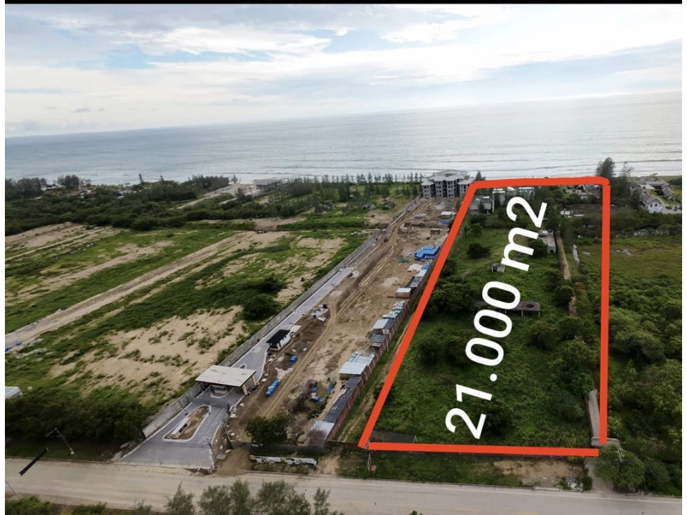 Terreno 21.000 m2.al.pie del Mar en Olón - 3