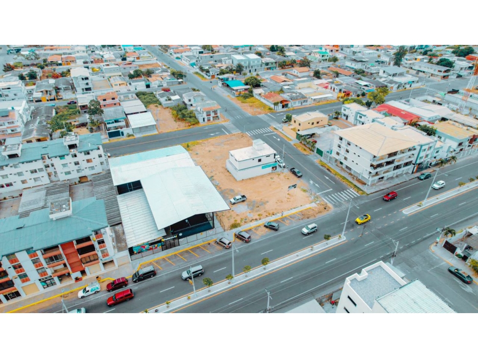 Terreno Céntrico en Av Carlos Espinosa Larrea Salinas 2,500m2 - 3
