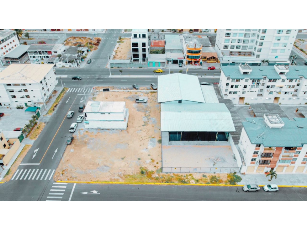 Terreno Céntrico en Av Carlos Espinosa Larrea Salinas 2,500m2 - 6