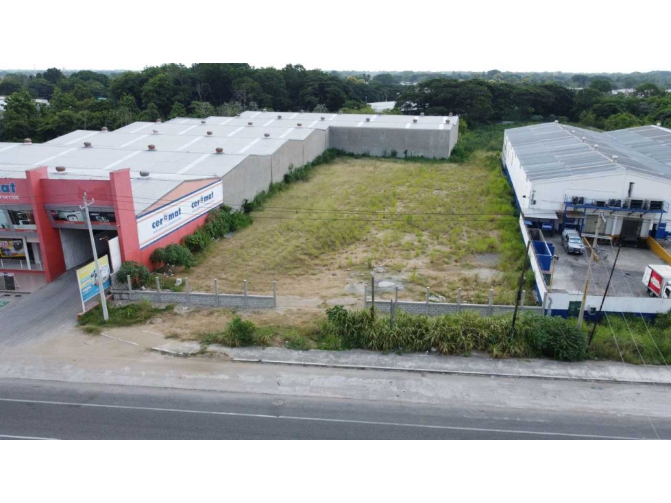 Terreno comercial 2,000 m2 - 1
