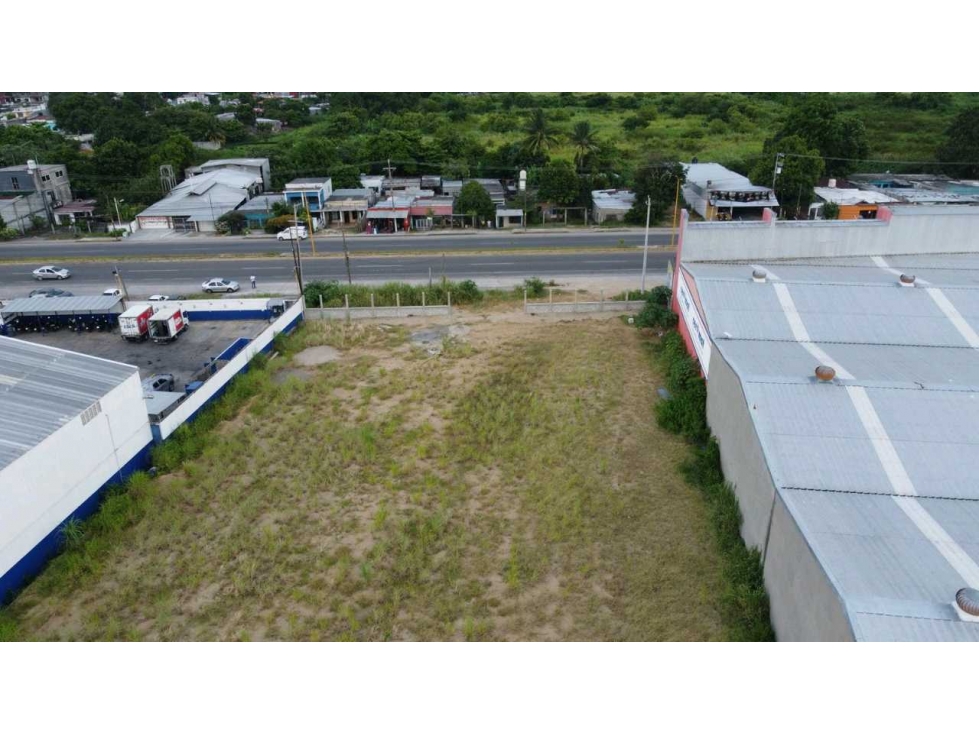 Terreno comercial 2,000 m2 - 3