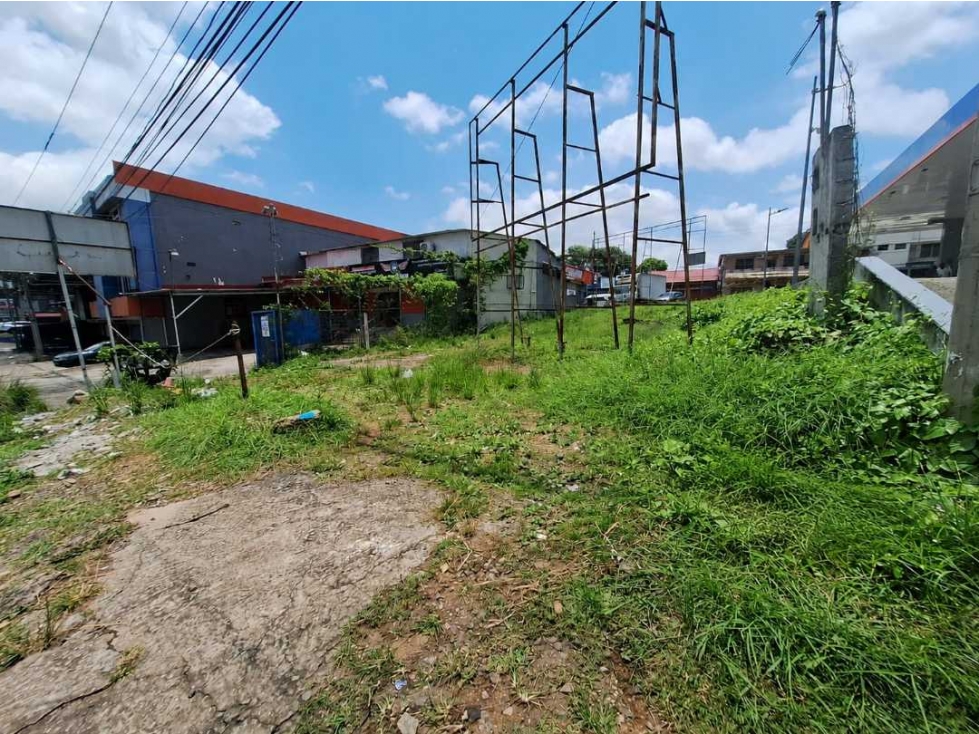 Terreno comercial de 457m2 en venta - Centro de La Chorrera (DR)