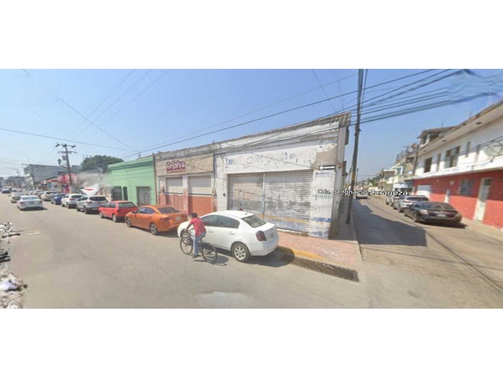 Terreno con 3 frentes, centro de Cardenas. - 2