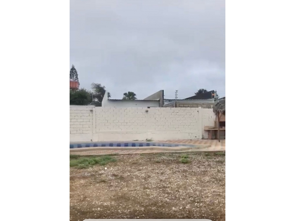 Terreno con piscina en Brisas de Mar Bravo Salinas